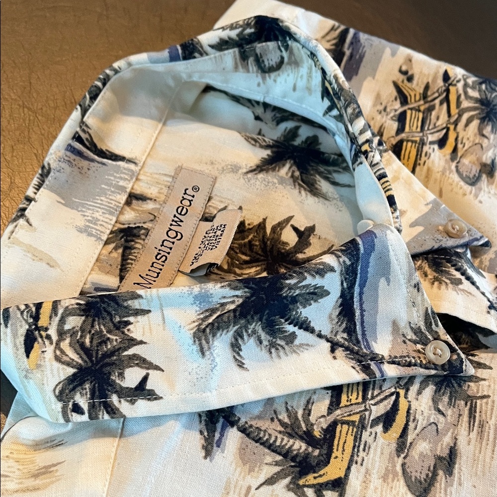 Munsingwear Men's Tropical Print Shirt - White and Blue